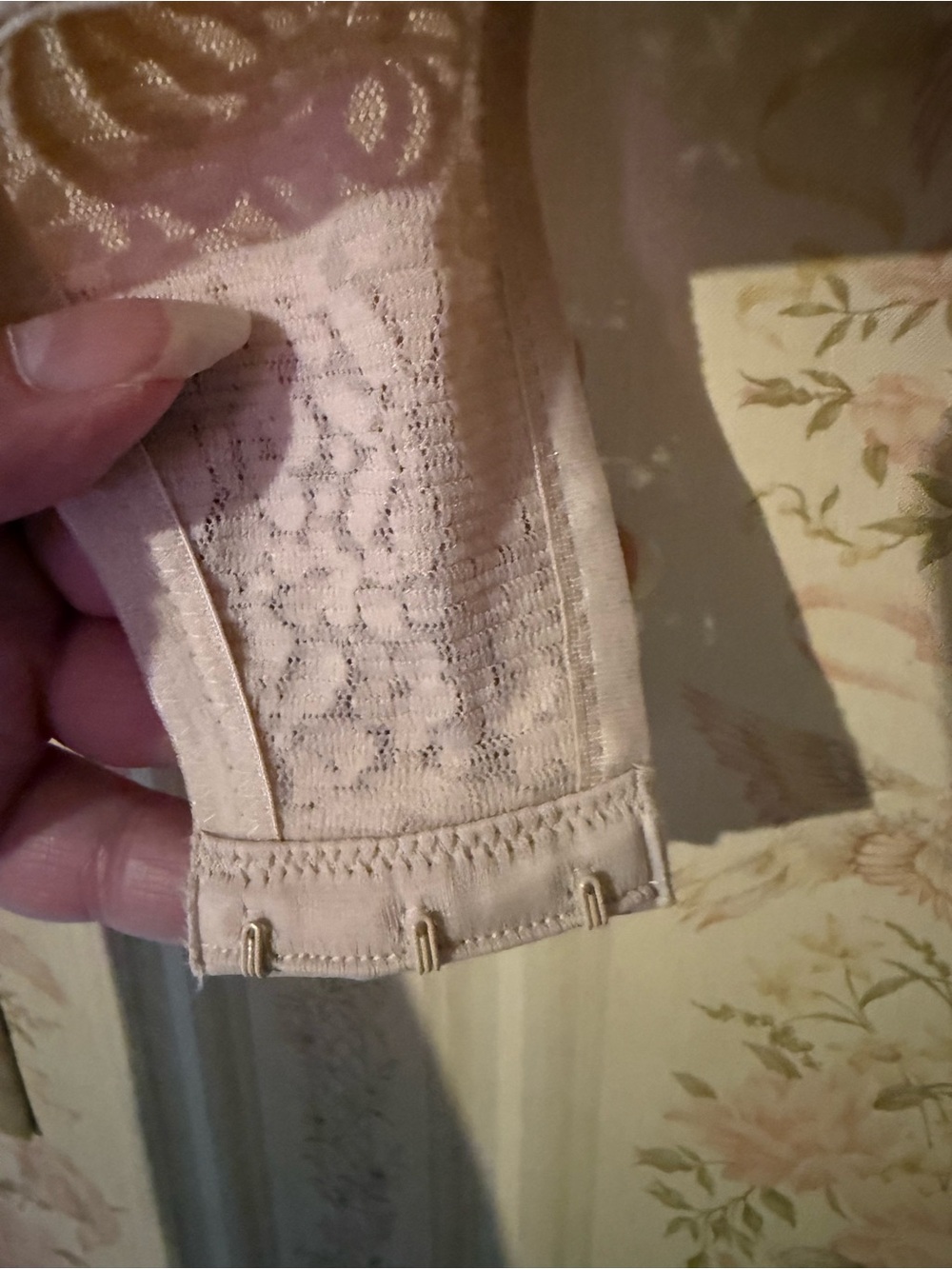 Wacoal Lace strapless Bra in tan. - Picture 2 of 5